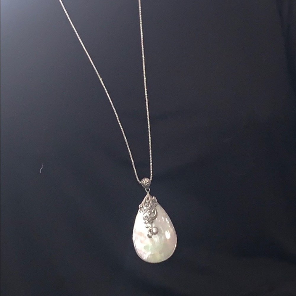 Mother of pearl silver pendant necklace